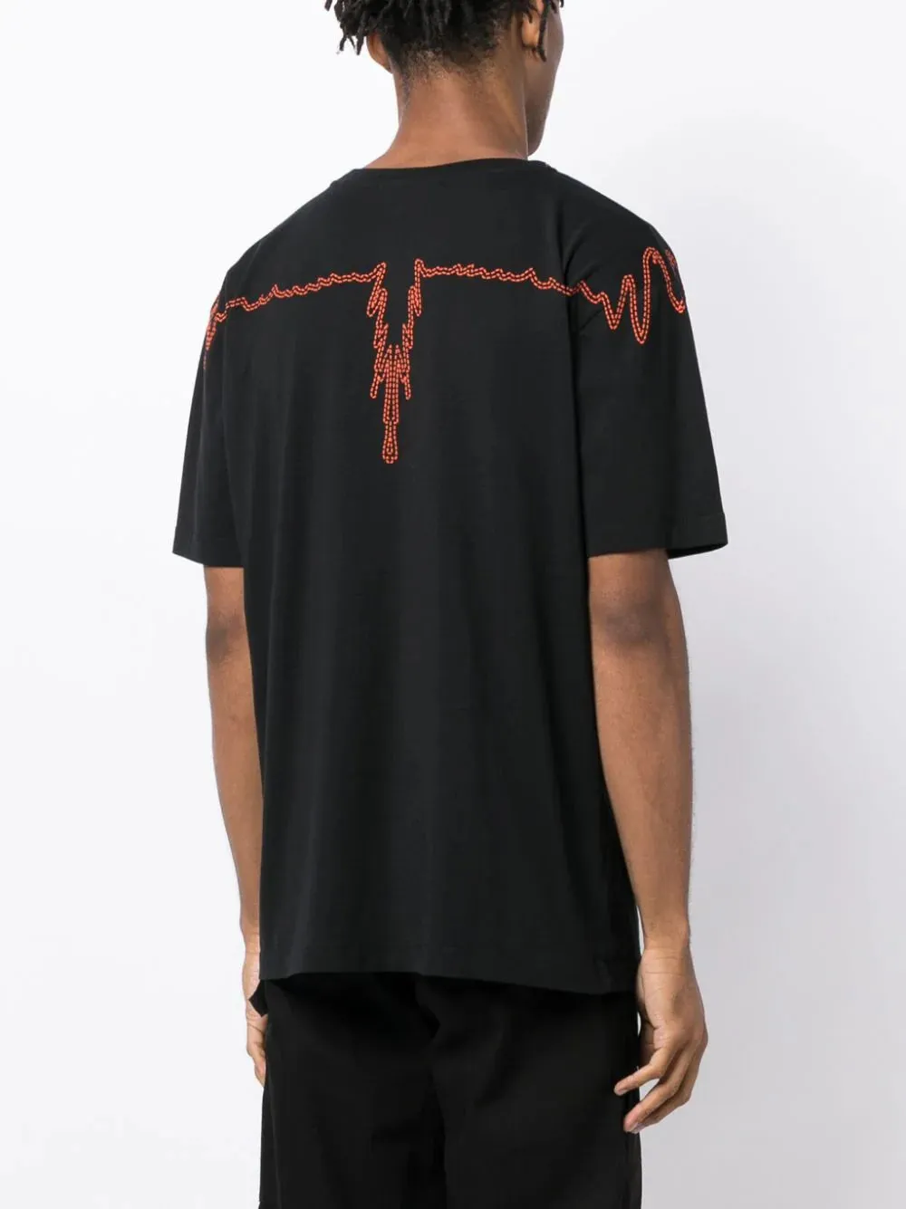 CAMISETA BORDADO WINGS NEGRA