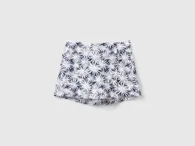 Falda pantalón azul oscuro con estampado de flores